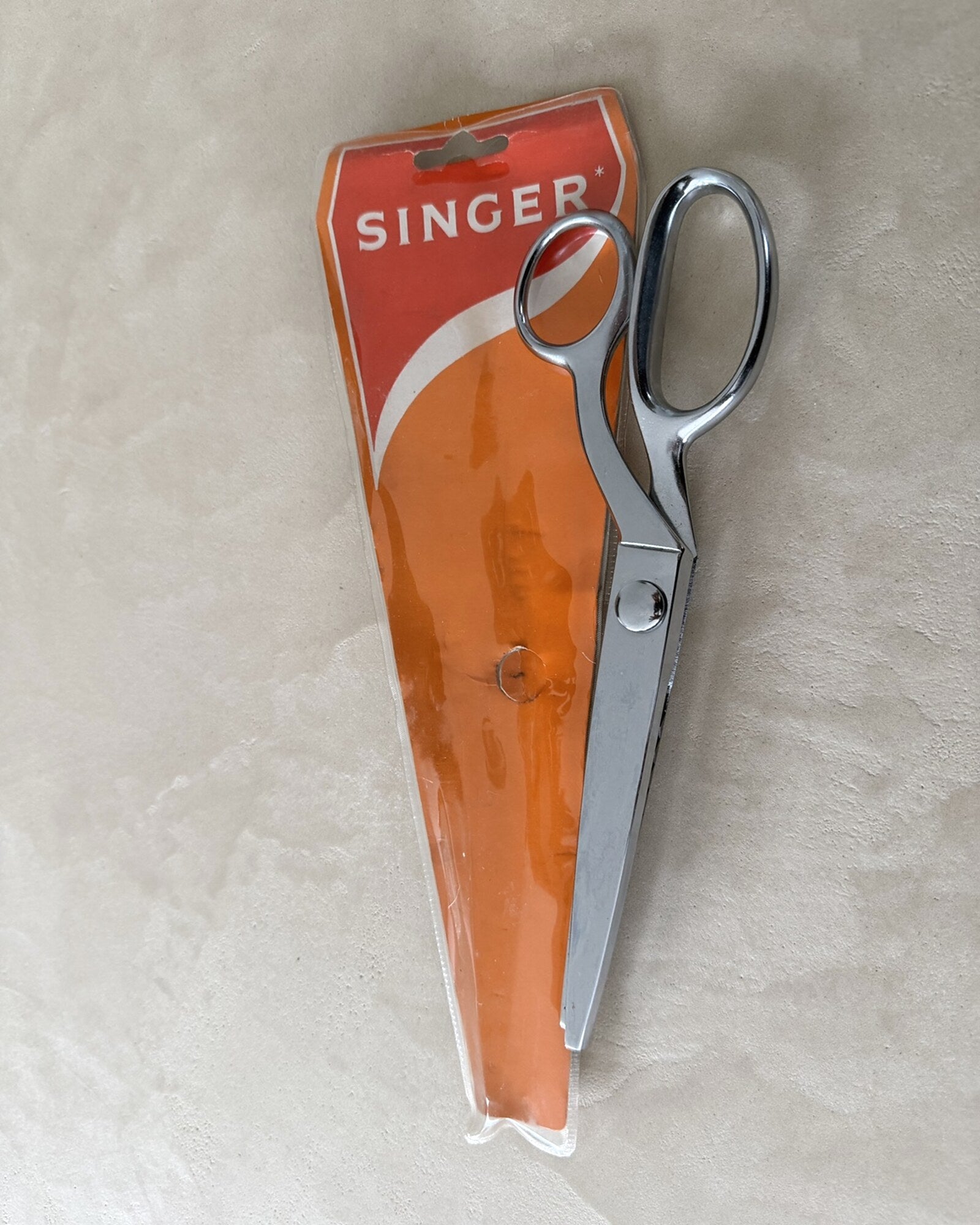 Singer C809 Heritage Pinking Shears on original Singer display card