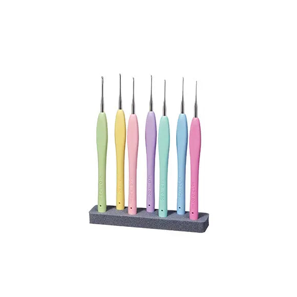 Seven Clover Amour Steel crochet hooks with colourful ergonomic handles from 0.60mm to 1.75mm