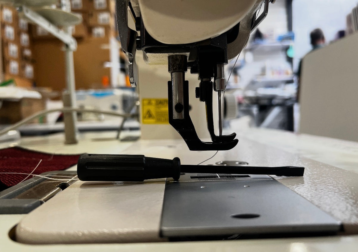 Close view of the compound-feed walking feet and needle plate on the Zoje ZJ1541-BD