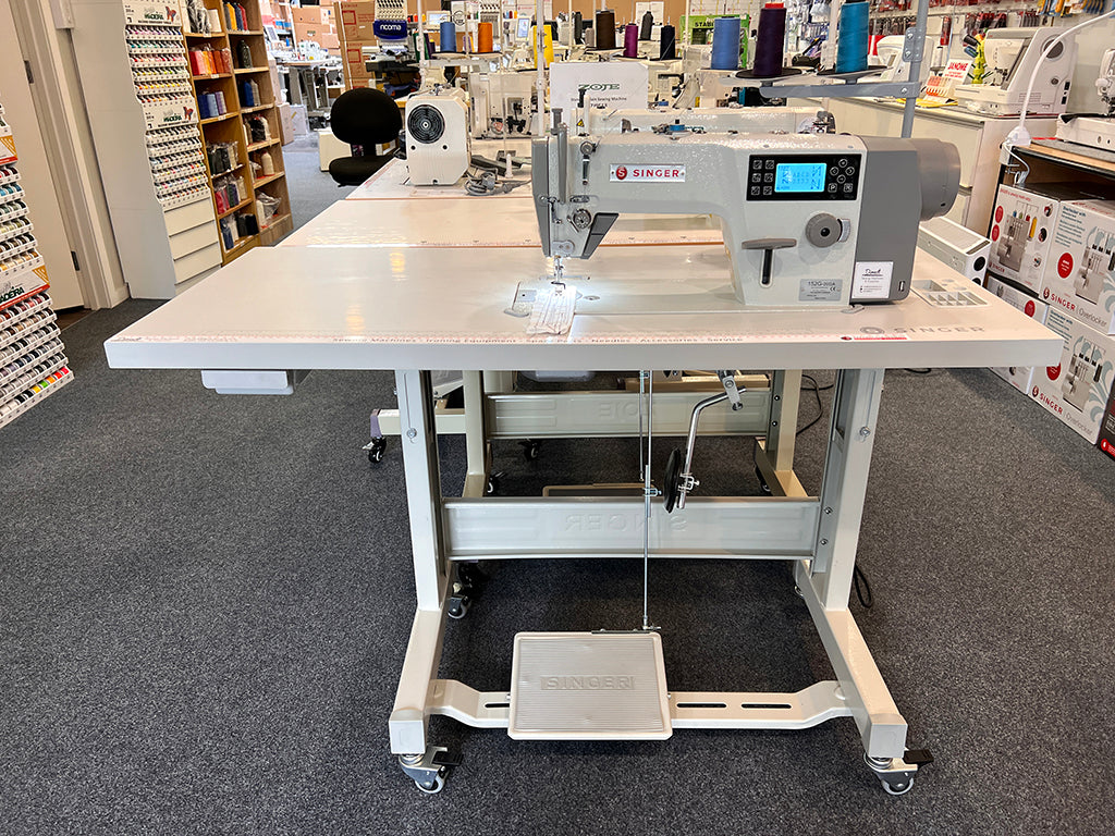 Singer Fully Automatic Industrial Plain Sewing Machine 152G. EX-DEMO