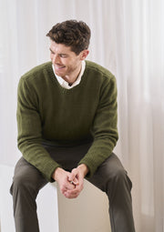 Mode at Rowan Holt Knitting Pattern – Alpaca Wool Sweater (Mens), finished design example