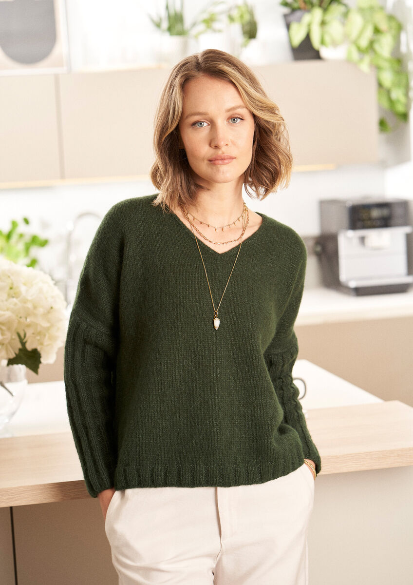 Mode at Rowan Prairie Alpaca Cotton DK 8 Ply Double-Strand V-Neck Sweater Knitting Pattern – MIP75, finished design example
