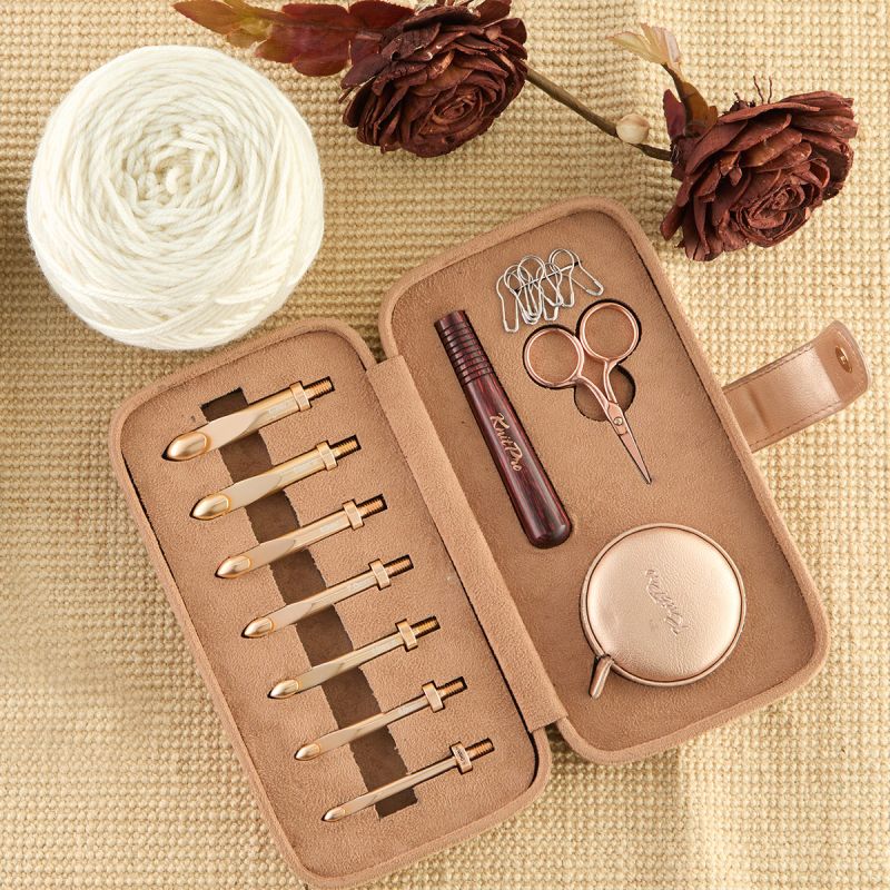 KnitPro Oasis Chunky interchangeable crochet set displayed with yarn and crocheted fabric