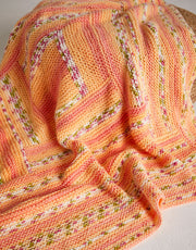 Sirdar Hayfield Little Buds Blanket Knitting Pattern 5574 – Baby Blossom Chunky Blanket Pattern, finished blanket detail